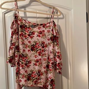 Off the shoulder top with adjustable straps. Handkerchief style. Dropped on side